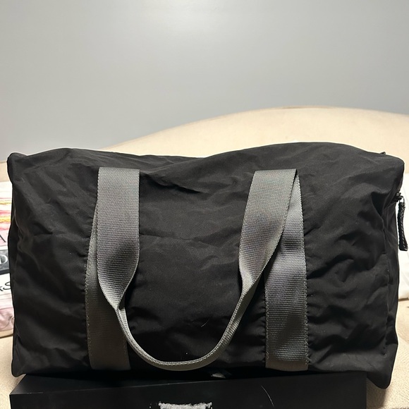Prada sport duffle comes with authentication card - Picture 4 of 12